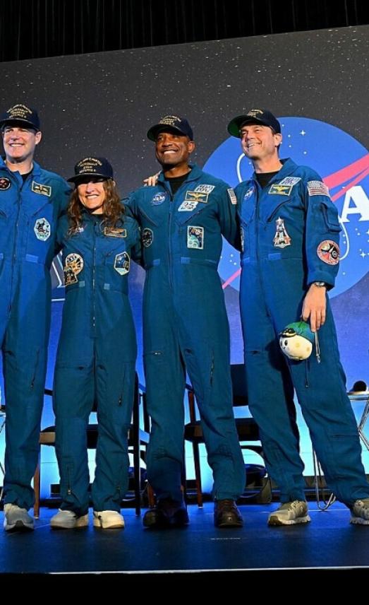 Phi hành đoàn Artemis II: 'Trái Đất như thuyền cứu sinh lơ lửng trong vũ trụ'