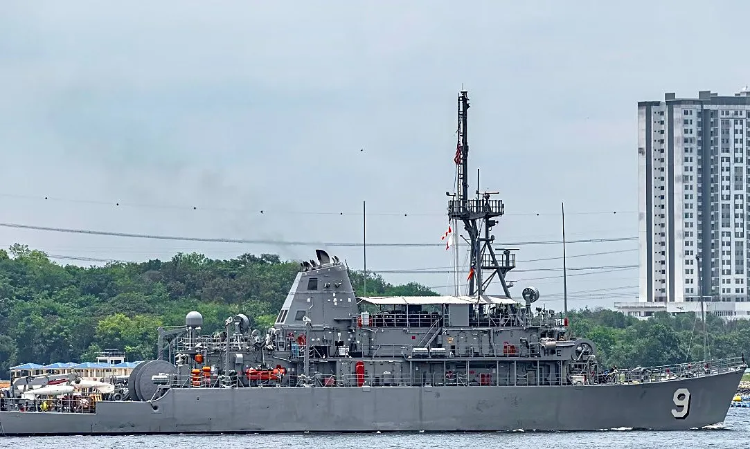 Loạt tàu quét mìn Mỹ có thể đang hướng tới eo biển Hormuz