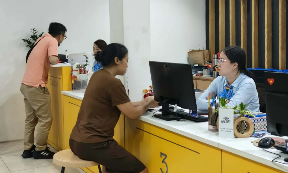 Nhiều chủ thuê bao đi xác thực vì hiểu nhầm 'sẽ bị khóa SIM'