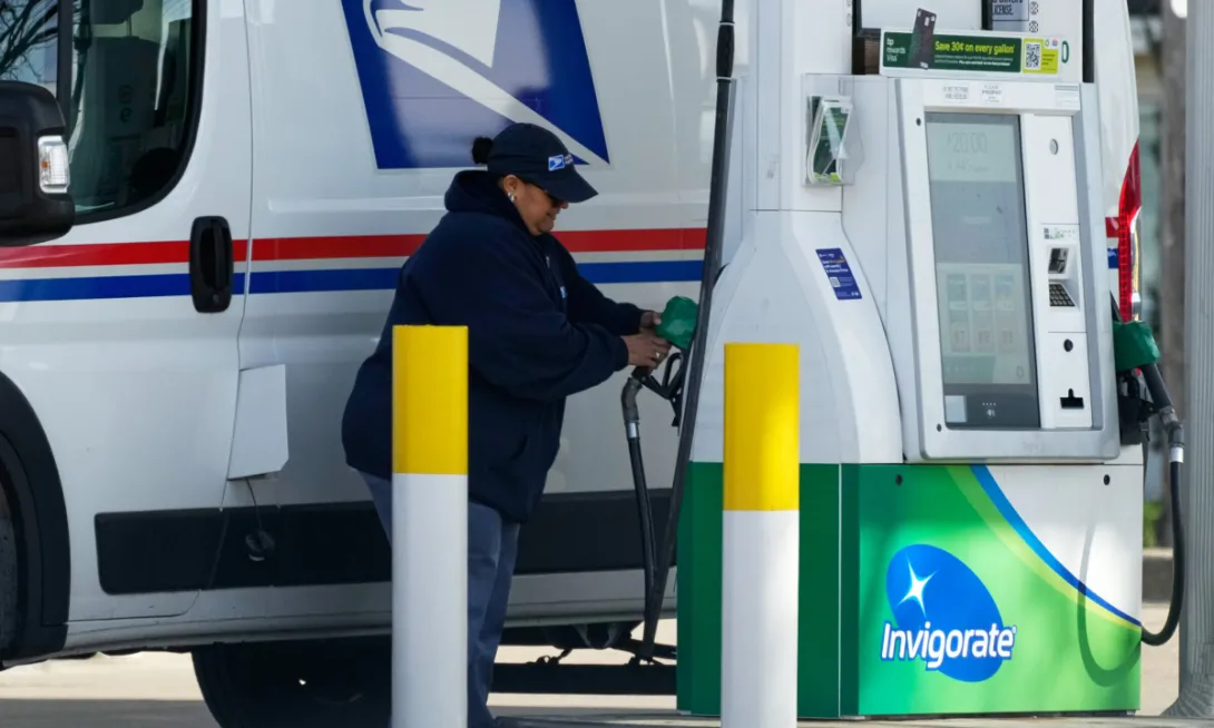 Lãnh đạo tập đoàn xăng dầu Mỹ khuyên người dân giảm lái xe